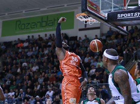 מונרו החזיר את הכתומים למשחק (עודד קרני)