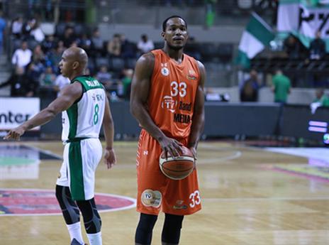 רייט הקשה על ורגאס בסיום (אודליה מטרי, מכבי ראשל"צ)