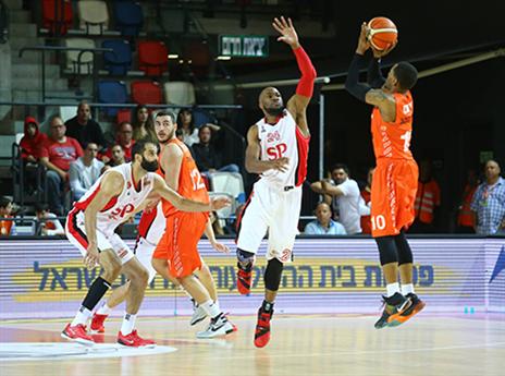 ליונס צלף במחצית הראשונה (לירון מולדובן)