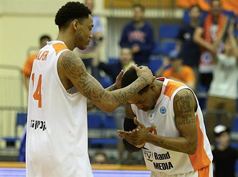 הכתומים נפלו מהרגליים בסיום (אלן שיבר)