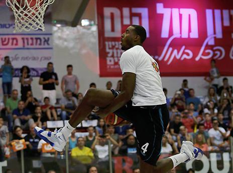 זה הצטלם טוב, אבל הציון לא הספיק לו. אמינו (אלן שיבר)