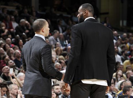 אז מי המאמן? לברון ולו (Getty)