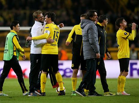 קלופ מחליף חוויות עם הומלס (Getty)