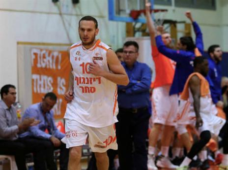 יובל נעימי. נועלת הטבלה השיגה ניצחון קריטי (צילום: אלן שיבר)