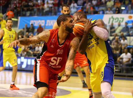 לא הפסיק לצלוף מחוץ לקשת. סימונס