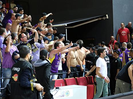 אוהדי חולון מול הפועל ת"א (אלן שיבר)