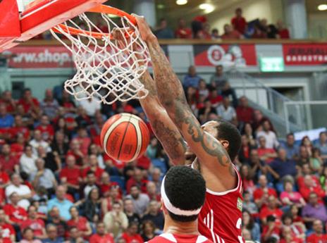 הולמן מטביע את נהריה (דני מרון)