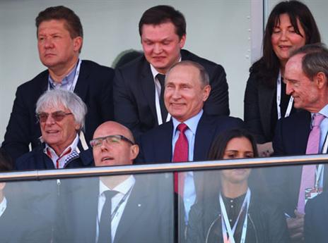 גם פוטין נהנה מהיציע (getty)