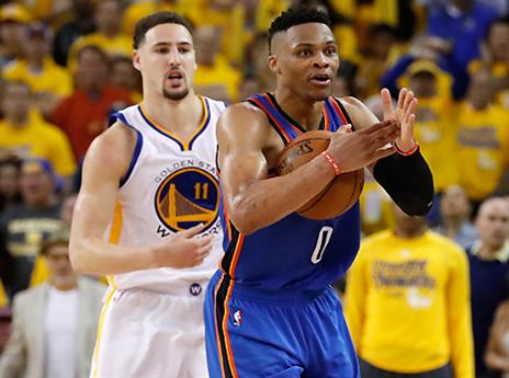 שריקה אחת שנויה במחלוקת. ווסטברוק מסמן לפסק זמן (gettyimages)