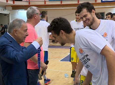 גם שמעון מזרחי כיבד בנוכחותו. מכבי ת"א אלופה