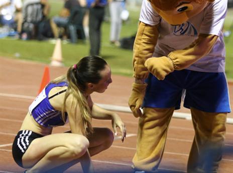 גם הקמע ניסה לנחם את לנסקי (אלן שיבר)