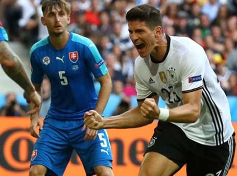 גומז השתווה לקלינסמן האגדי (GETTY)