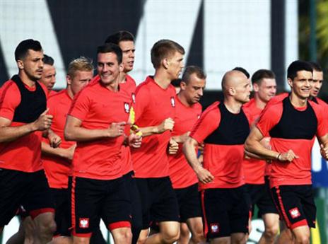 הפולנים מאמינים בעצמם (AFP)