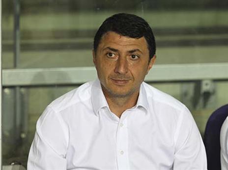 שוטה ארבלדזה מחויך בפתיחה (אלן שיבר)