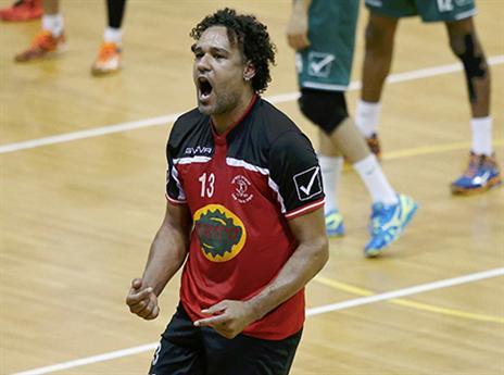 עובר לצהוב. דוס סנטוס (אלן שיבר)