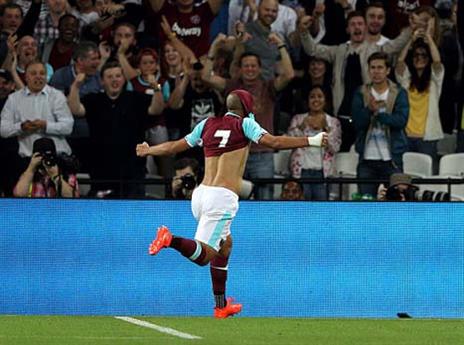 האוהדים חגגו העפלה יחד עם ווסטהאם (getty)