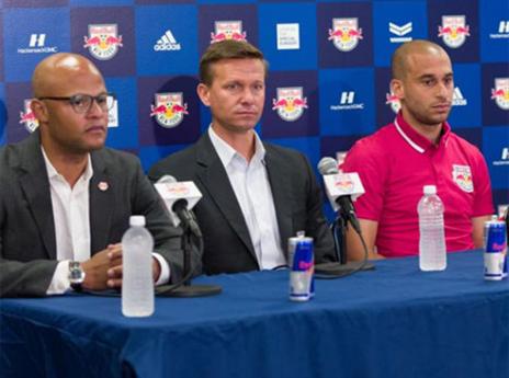 דמארי עם מארש וקורטיס (הרשמי של ניו יורק רד בולס)