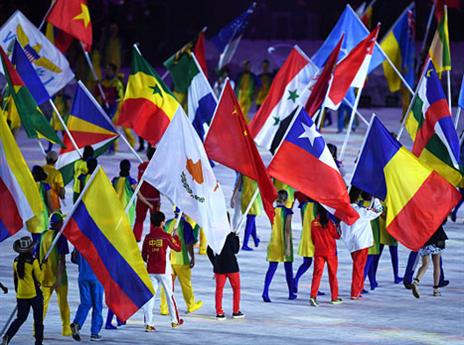 הספורטאים צועדים באצטדיון (gettyimages)