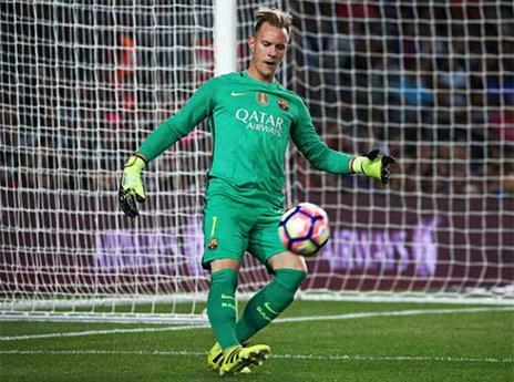 רוצה להיות פליימייקר? טר שטגן עם הכדור (Getty)