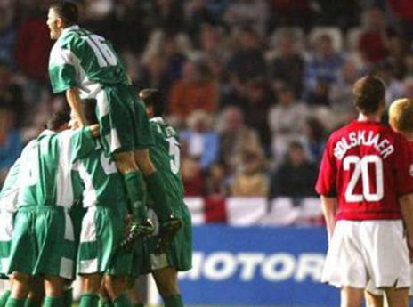 קהת צפה מהיציע. חיפה מפרקת את יונייטד (getty)