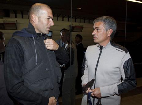 מוריניו עם זידאן. "הוא פוחד" (Getty)