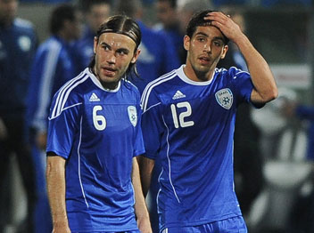 גולסה שומר על המקום, נאתכו לא