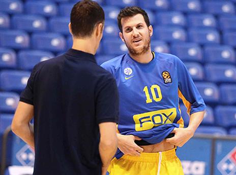 פניני יפגוש את מאמנו לשעבר  (אלן שיבר)