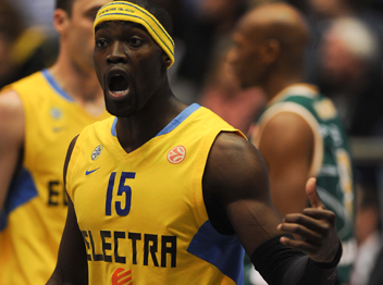 דורון פרקינס. עוד אחד שהתחיל בחיפה והגיע למכבי ת"א