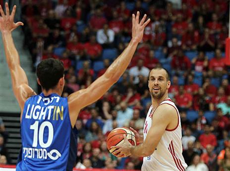 הלפרין נהנה בארנה (אלן שיבר)