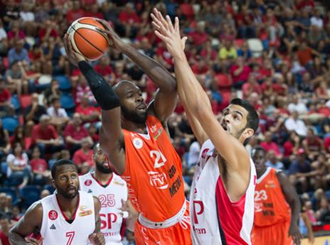 לא בא לידי ביטוי בהתקפה. תומאס (עודד קרני)