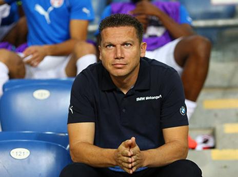 שומר את הקלפים קרוב לחזה. בכר (דני מרון)