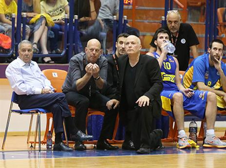 מזרחי עם אדלשטיין והדר. "לא נחפש מחליף" (צילום: יוסי שקל)