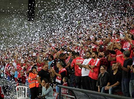 הקהל האדום בעננים (אלן שיבר)