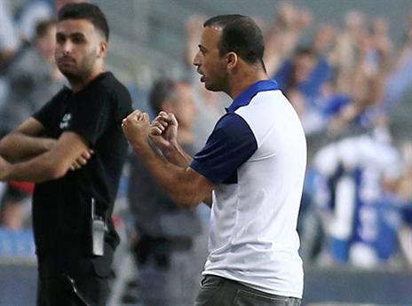 קיבל מחמאות. בן זקן (אלן שיבר)