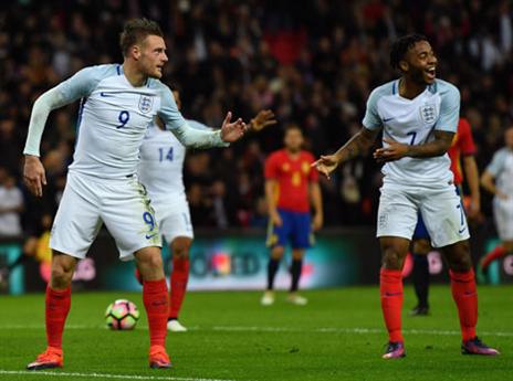 וארדי חגג ב"אתגר בובות הראווה" (gettyimages)