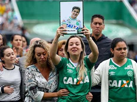 האוהדים מתקשים לשאת את הכאב (Getty)