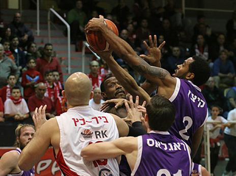 הצגה ענקית של נהריה בגן נר (מנהלת הליגה)