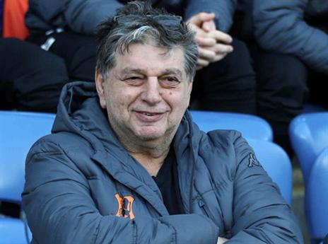 שום. בניגוד לתמונה, הוא דווקא לא מרוצה (אלן שיבר)