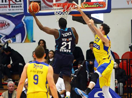 באקנר עולה, מכבי יורדת (מנהלת הליגה)