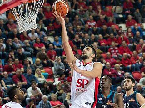 הקהל אוהב אותו. גינת (מנהלת הליגה)