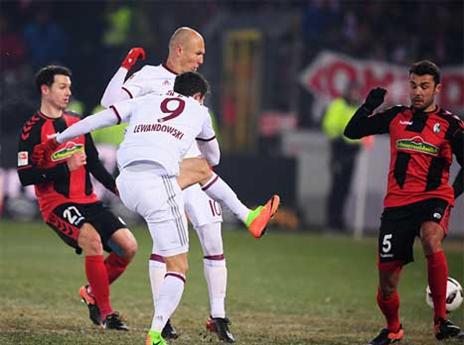 רובן משתדל לא להפריע ללבנדובסקי (Getty)