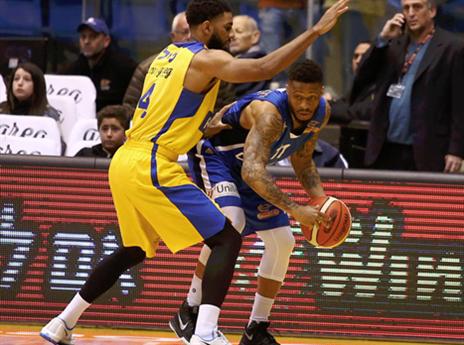 סילי. מכבי ת"א שוב לא הסתדרה עם הרצליה (צילום: אלן שיבר)