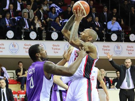 החיוכים השתחררו ואחריהם גם הדמעות (צילום: מנהלת הליגה)