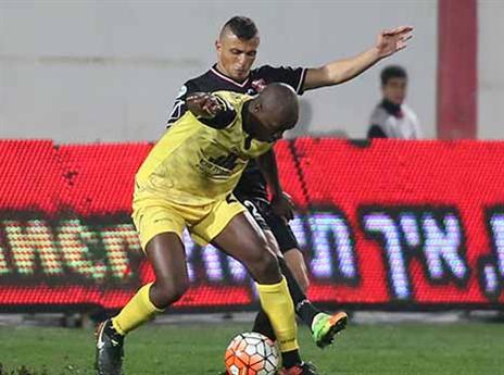 עימות על הדשא ומחוצה לו (יוסי שקל)