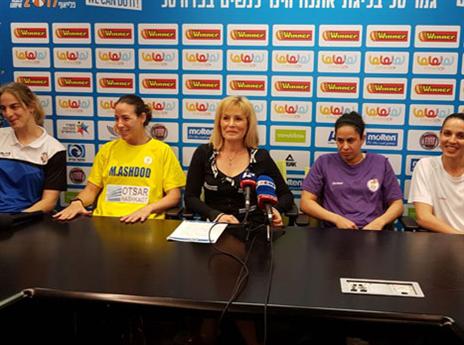 מי תניף את הצלחת?