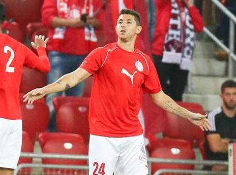 בתחרות על מקום בהרכב לאורך כל העונה. מליקסון (דני מרון)