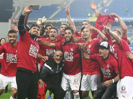 תעשו כבוד לאלופת המדינה (צילום: אלן שיבר)