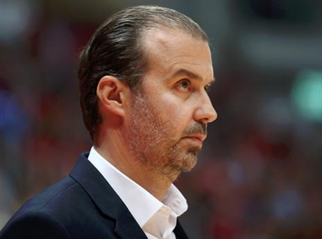 יודע שהקבוצה שלו חייבים להיות אגרסיבית. פיאניג'אני (אלן שיבר)