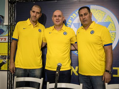 הצוות החדש של מכבי. כעת הפוקוס עובר למצבת הזרים