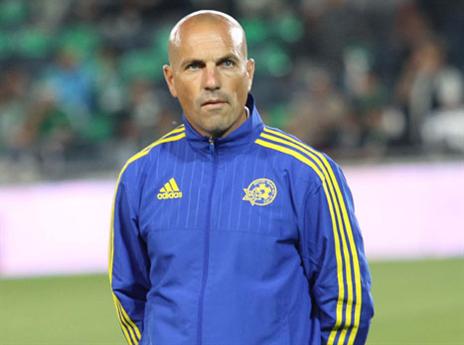 "עצלן בהגנה". אריה (אלן שיבר)